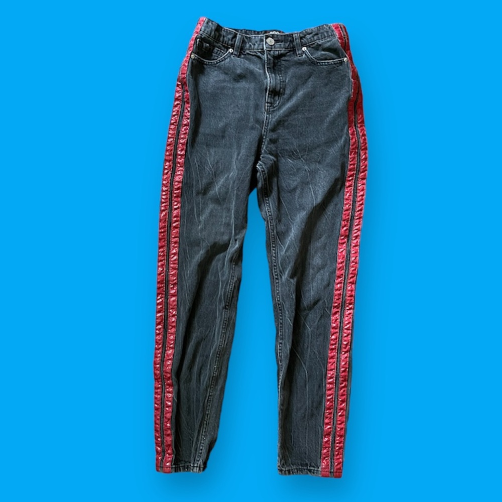 BDG Urban Outfitters Size 28 Mom High Rise Faded Black Red Stripe